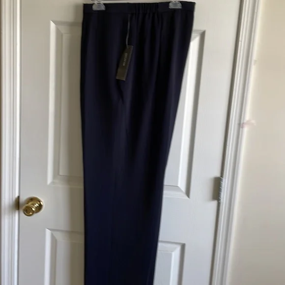 Jones New York Women’s 2 piece pantsuit - Picture 7 of 8